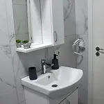 Cozy Near New Bazaar With Free Parking Apartment *