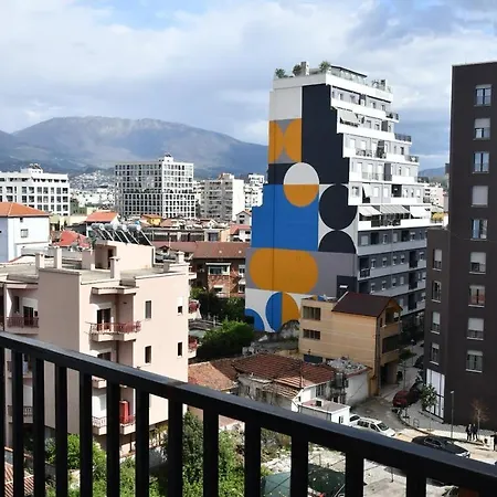 Daire Cozy Near New Bazaar & Free Parking Tiran