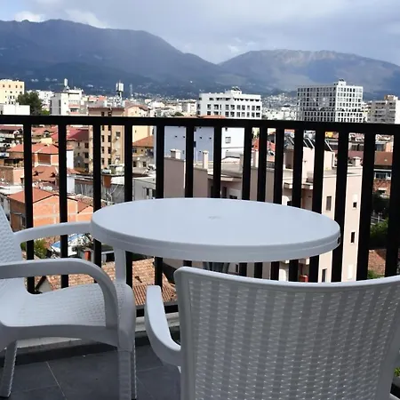 Cozy Near New Bazaar & Free Parking Daire Tiran