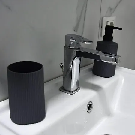 Cozy Near New Bazaar & Free Parking Tiran