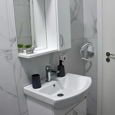 Cozy Near New Bazaar & Free Parking Apartmán *