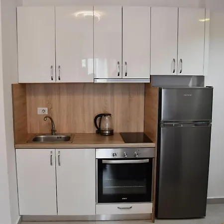 Cozy Near New Bazaar & Free Parking Tiran