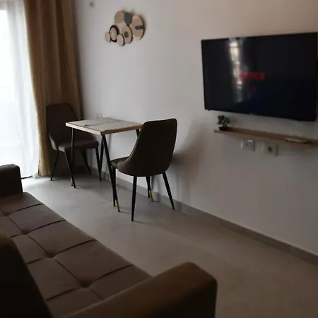 Апартаменты Cozy Near New Bazaar With Free Parking Тирана